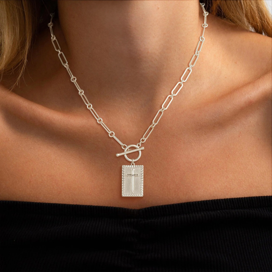 LUMORA™ – Collar Colgante Atemporal