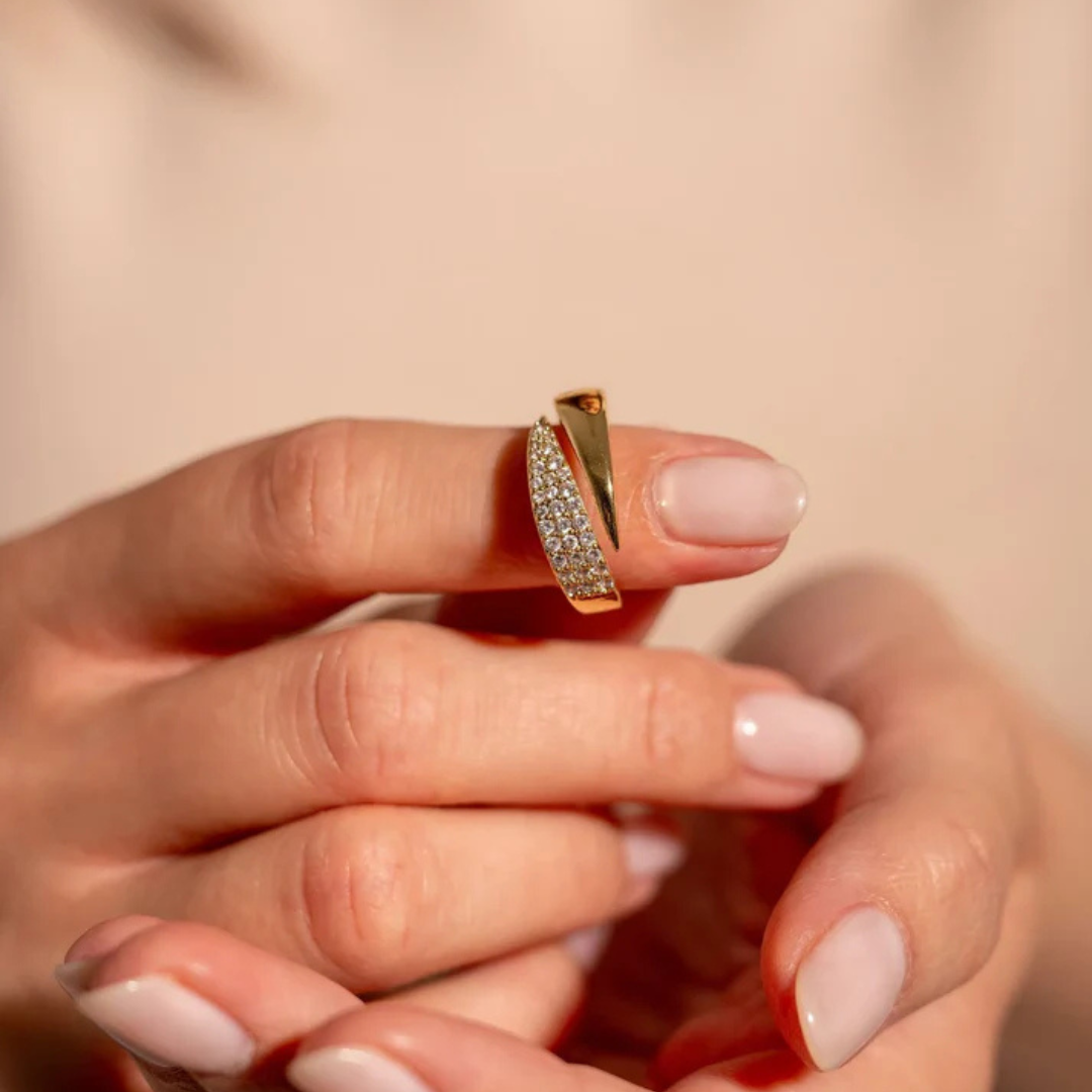 Luzia™ – Anillo ajustable de fuerza y esperanza