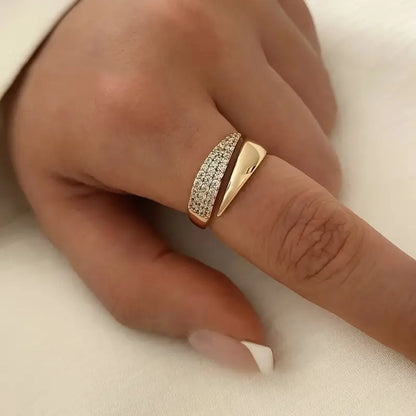 Luzia™ – Anillo ajustable de fuerza y esperanza
