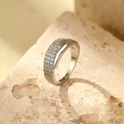 Luzia™ – Anillo ajustable de fuerza y esperanza