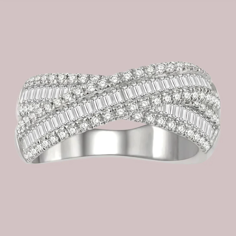 LUCERA™ – Anillo Cruzado Brillo Refinado