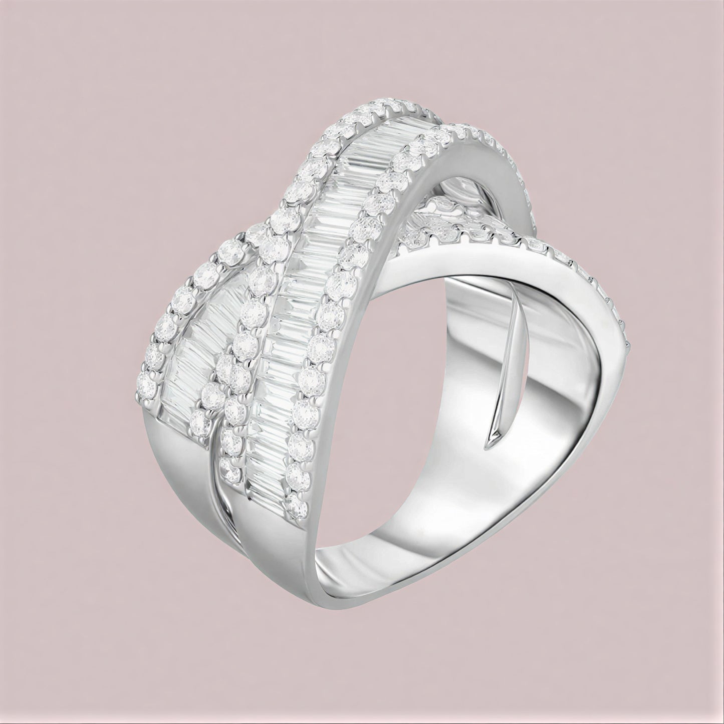 LUCERA™ – Anillo Cruzado Brillo Refinado